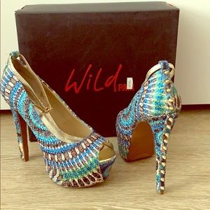 High heel (platform style shoes 👠)